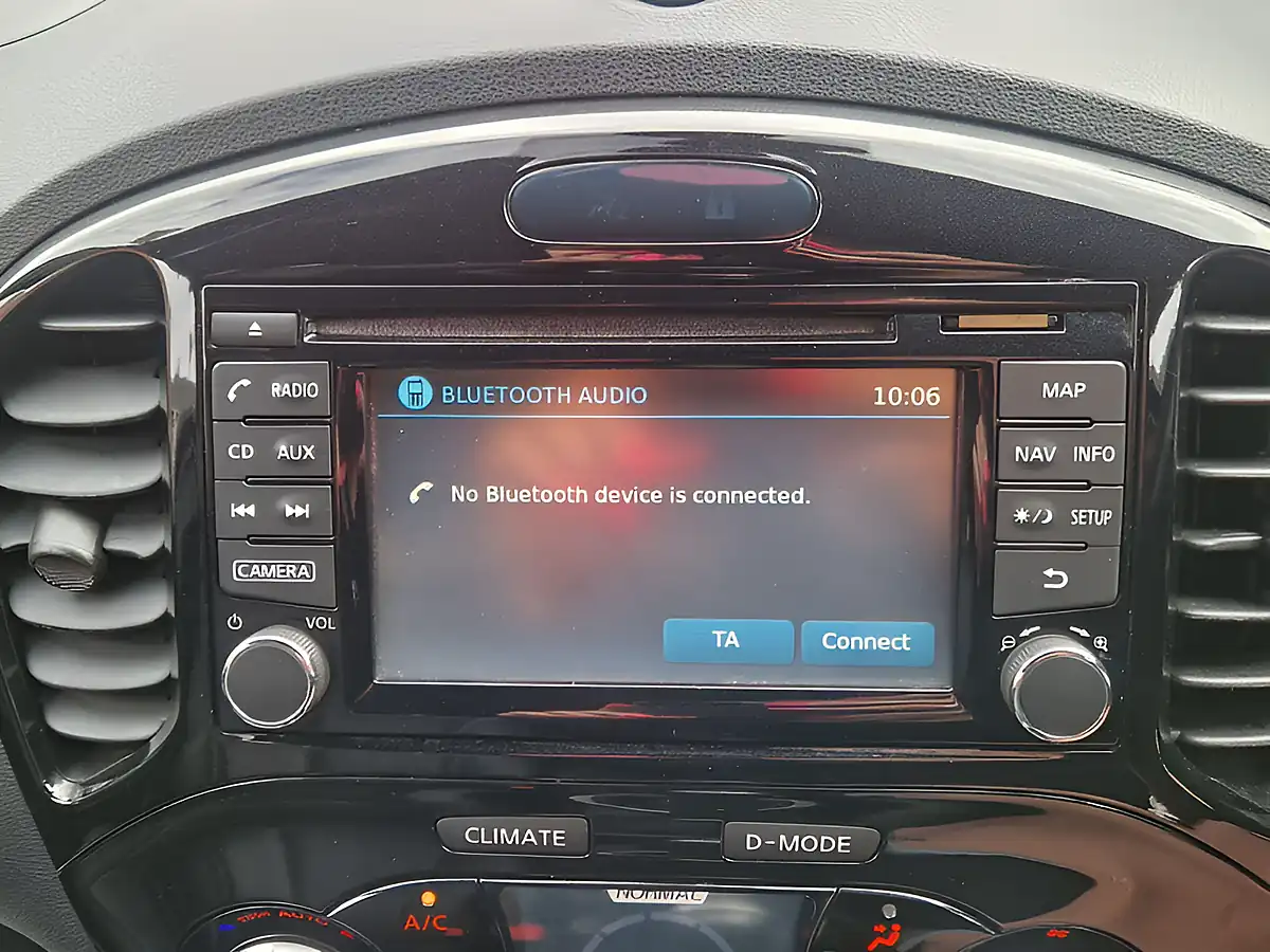 Used 2018 Nissan Juke Tekna Blue - Interior and Exterior details 17
