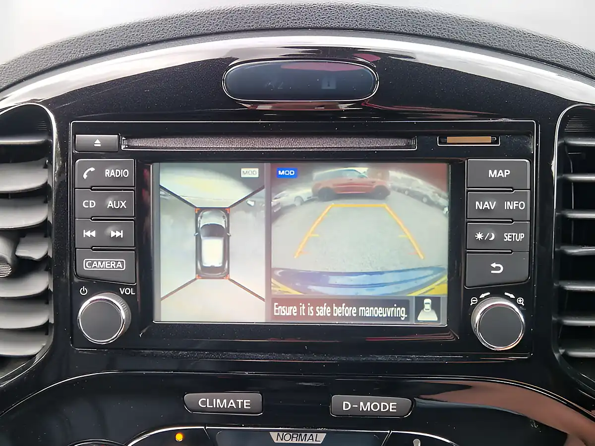 Used 2018 Nissan Juke Tekna Blue - Interior and Exterior details 20