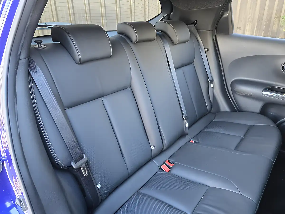 Used 2018 Nissan Juke Tekna Blue - Interior and Exterior details 17