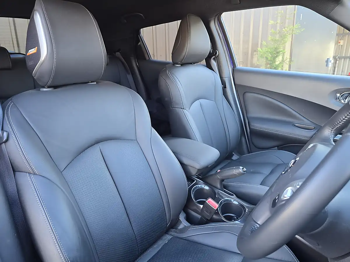 Used 2018 Nissan Juke Tekna Blue - Interior and Exterior details 6