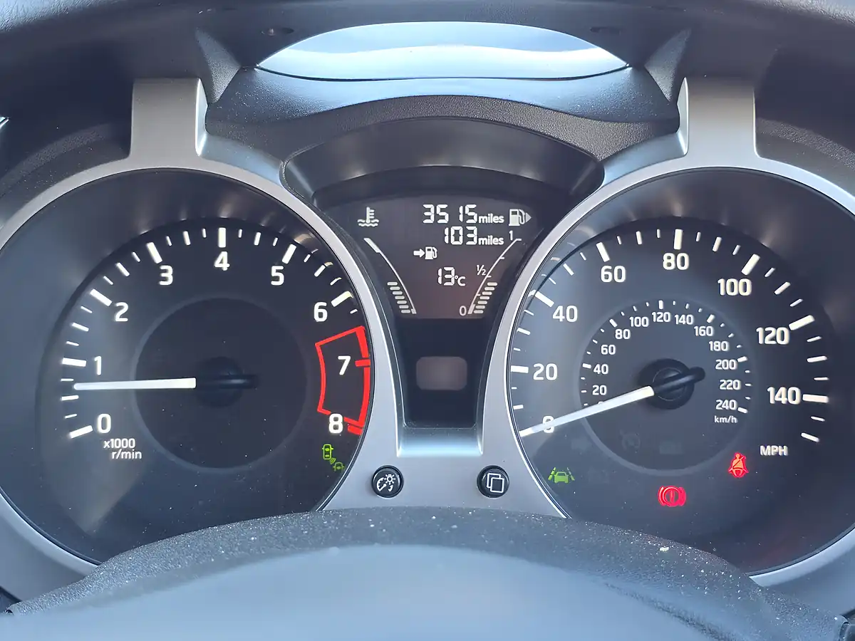 Used 2018 Nissan Juke Tekna Blue - Interior and Exterior details 9