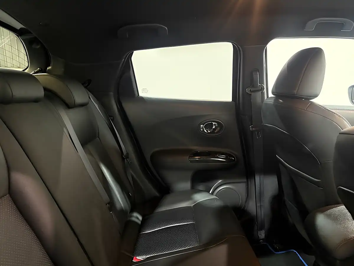 Used 2018 Nissan Juke Tekna Blue - Interior and Exterior details 11