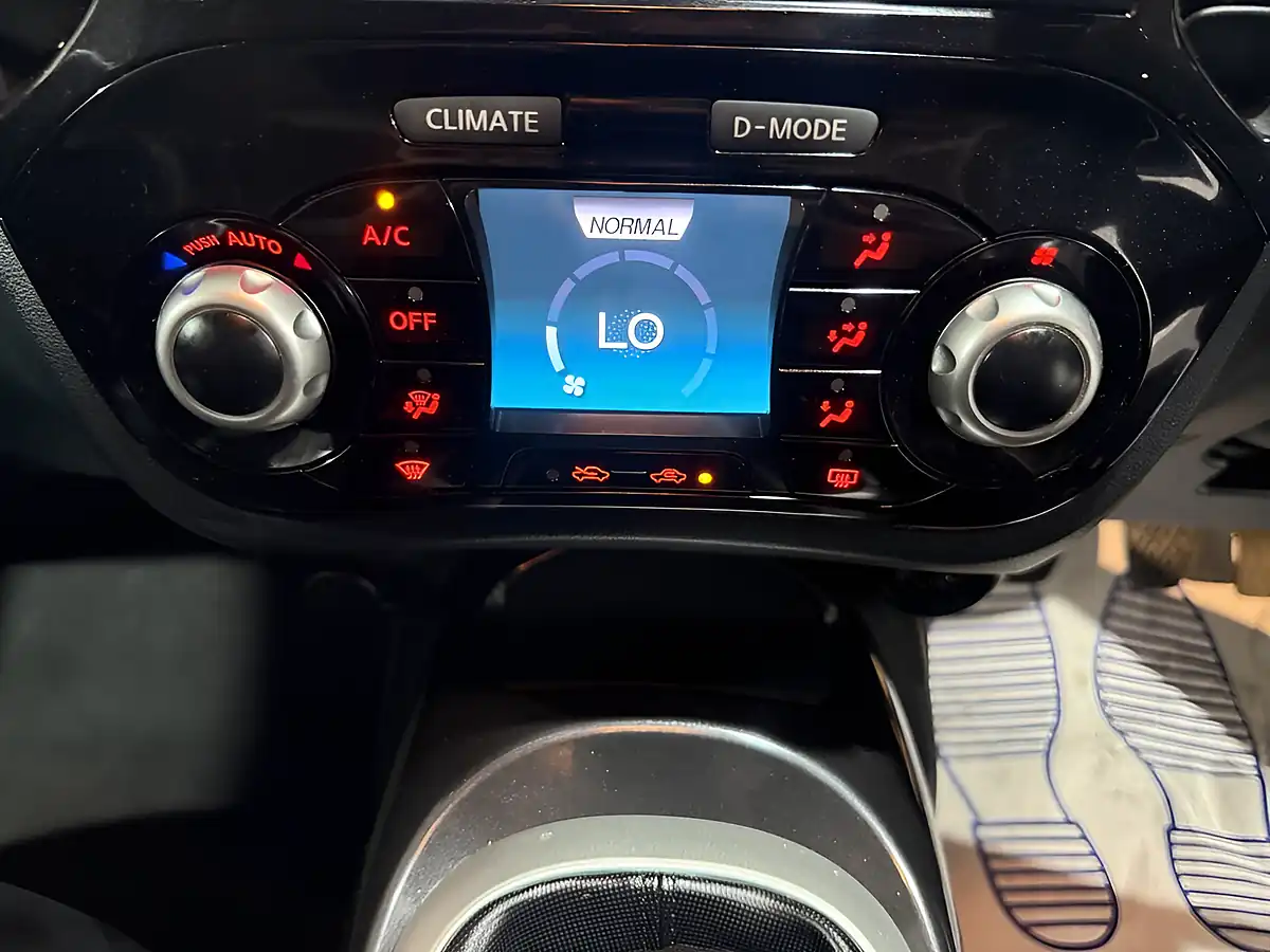 Used 2018 Nissan Juke Tekna Blue - Interior and Exterior details 16