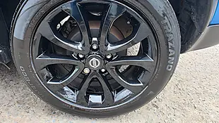 Used 2018 Nissan Juke Tekna Grey - Interior and Exterior details 19