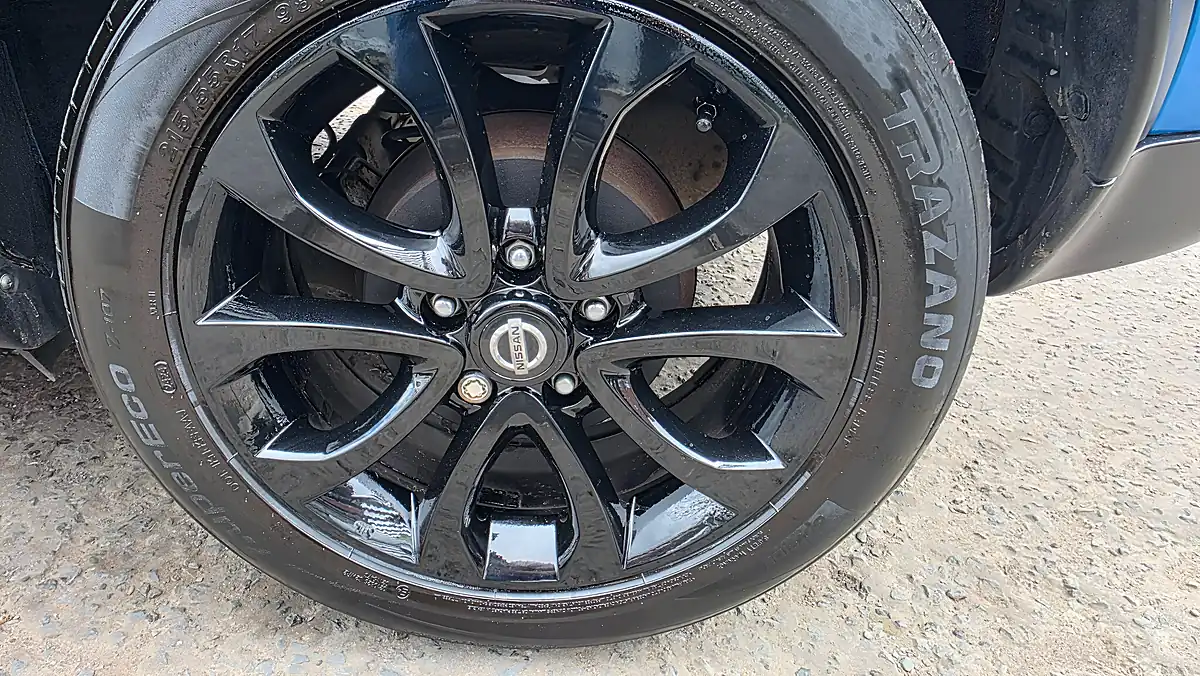 Used 2018 Nissan Juke Tekna Grey - Interior and Exterior details 19