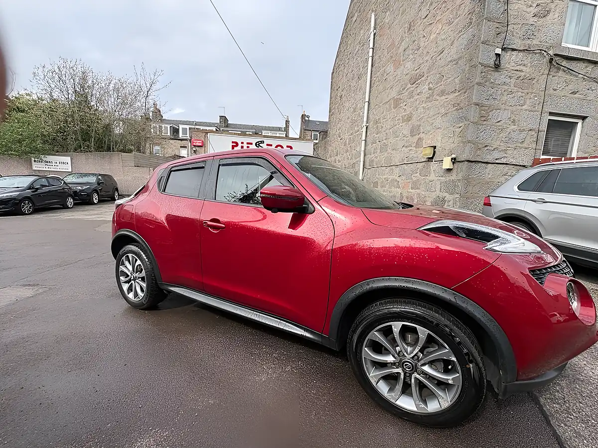 Used 2018 Nissan Juke Tekna Red - Front View