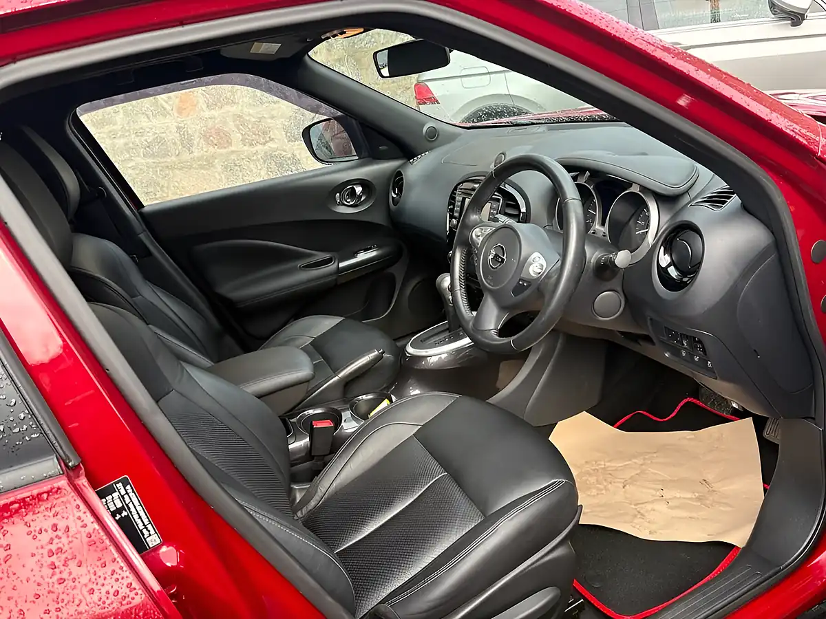 Used 2018 Nissan Juke Tekna Red - Interior and Exterior details 11