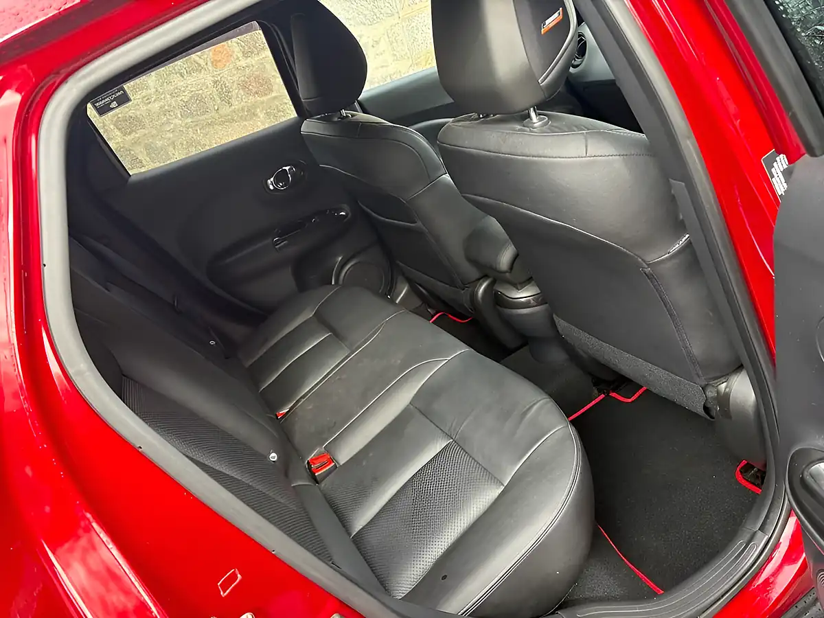 Used 2018 Nissan Juke Tekna Red - Interior and Exterior details 12
