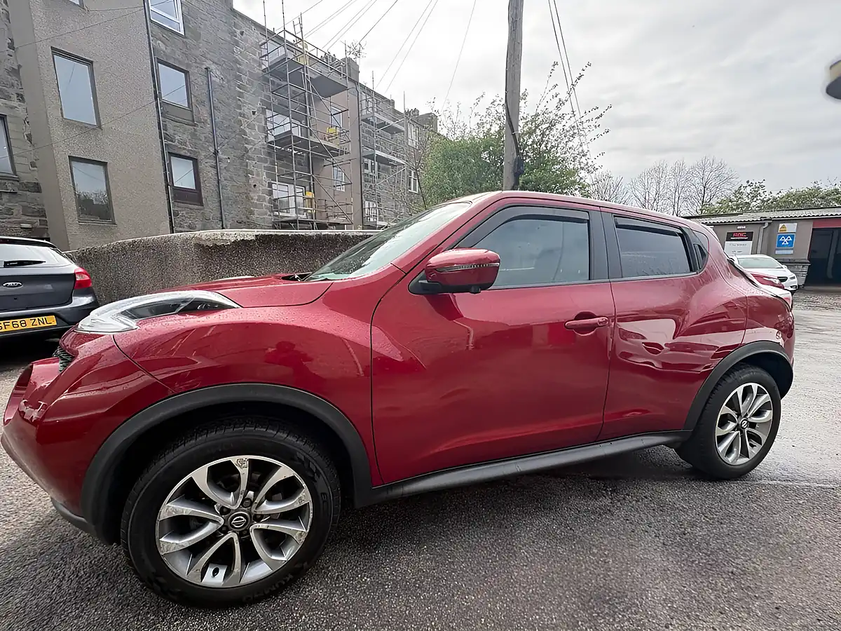 Used 2018 Nissan Juke Tekna Red - Interior and Exterior details 5