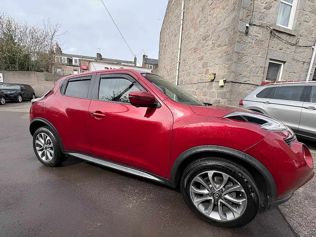 Used 2018 Nissan Juke Tekna Red - Interior and Exterior details 7
