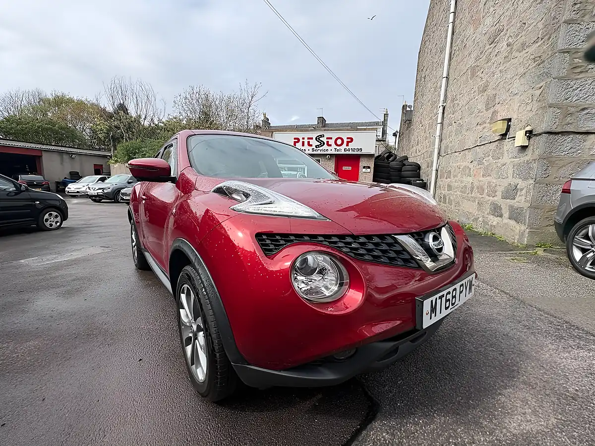 Used 2018 Nissan Juke Tekna Red - Interior and Exterior details 8