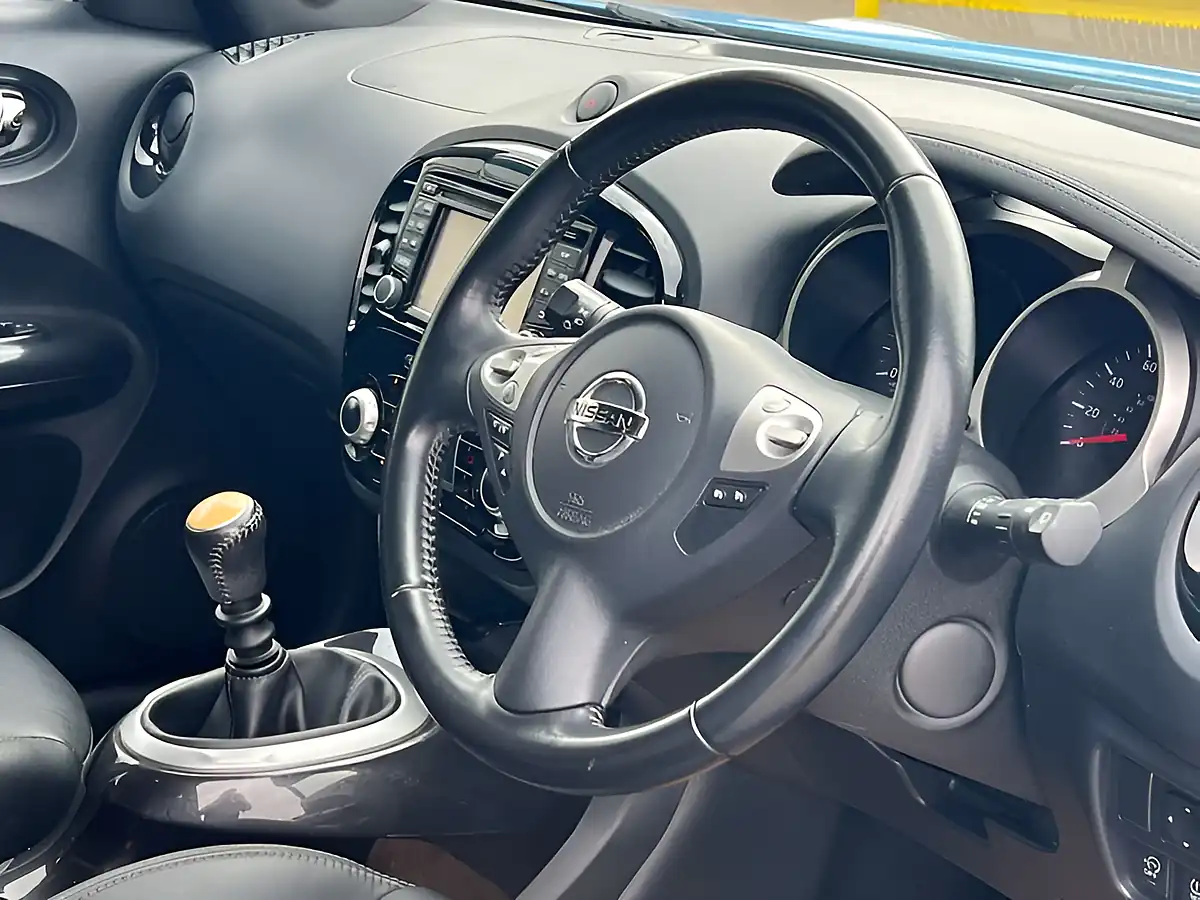 Used 2018 Nissan Juke Tekna Vivid Blue - Interior and Exterior details 10