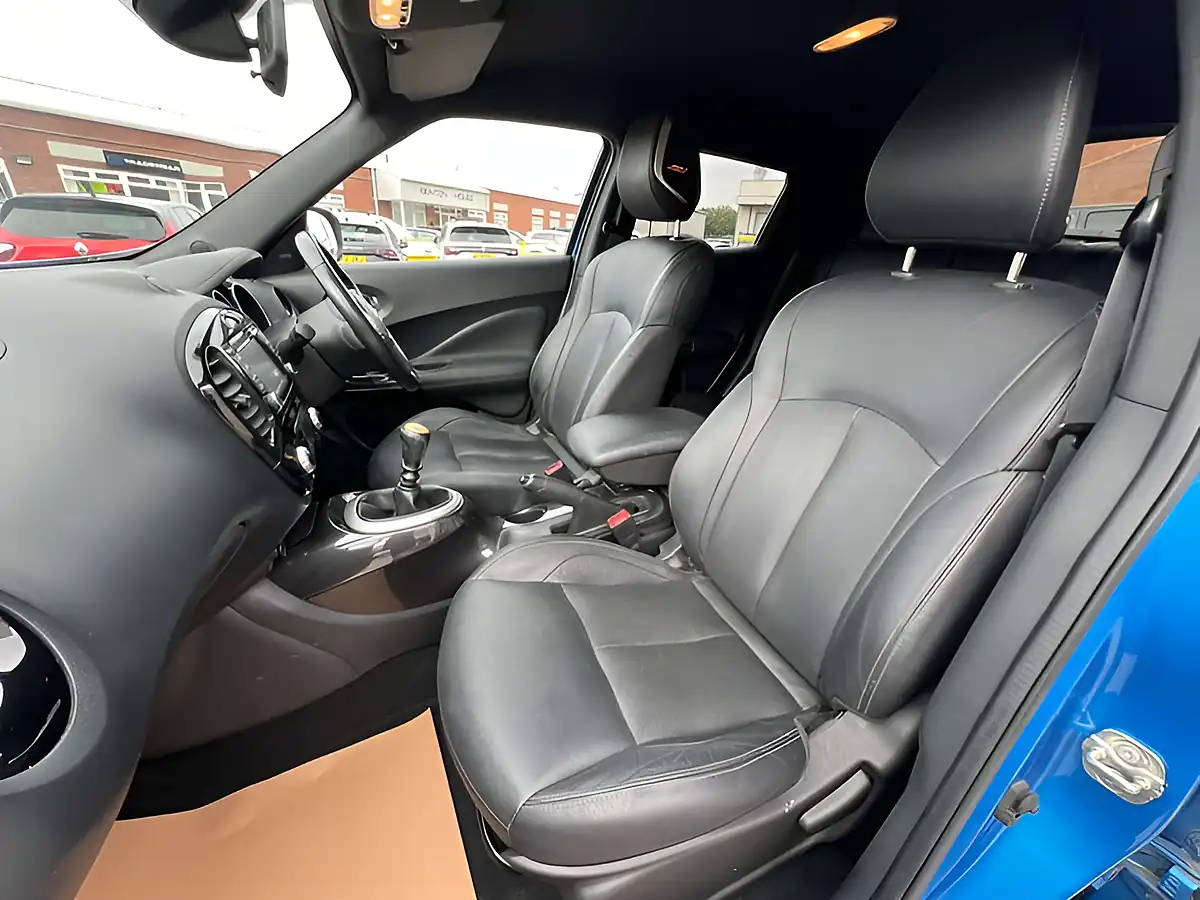 Used 2018 Nissan Juke Tekna Vivid Blue - Interior and Exterior details 11