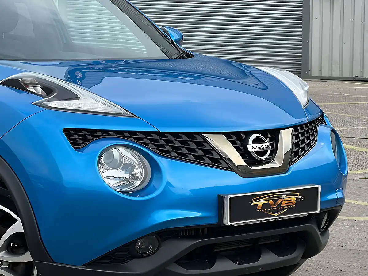 Used 2018 Nissan Juke Tekna Vivid Blue - Interior and Exterior details 14