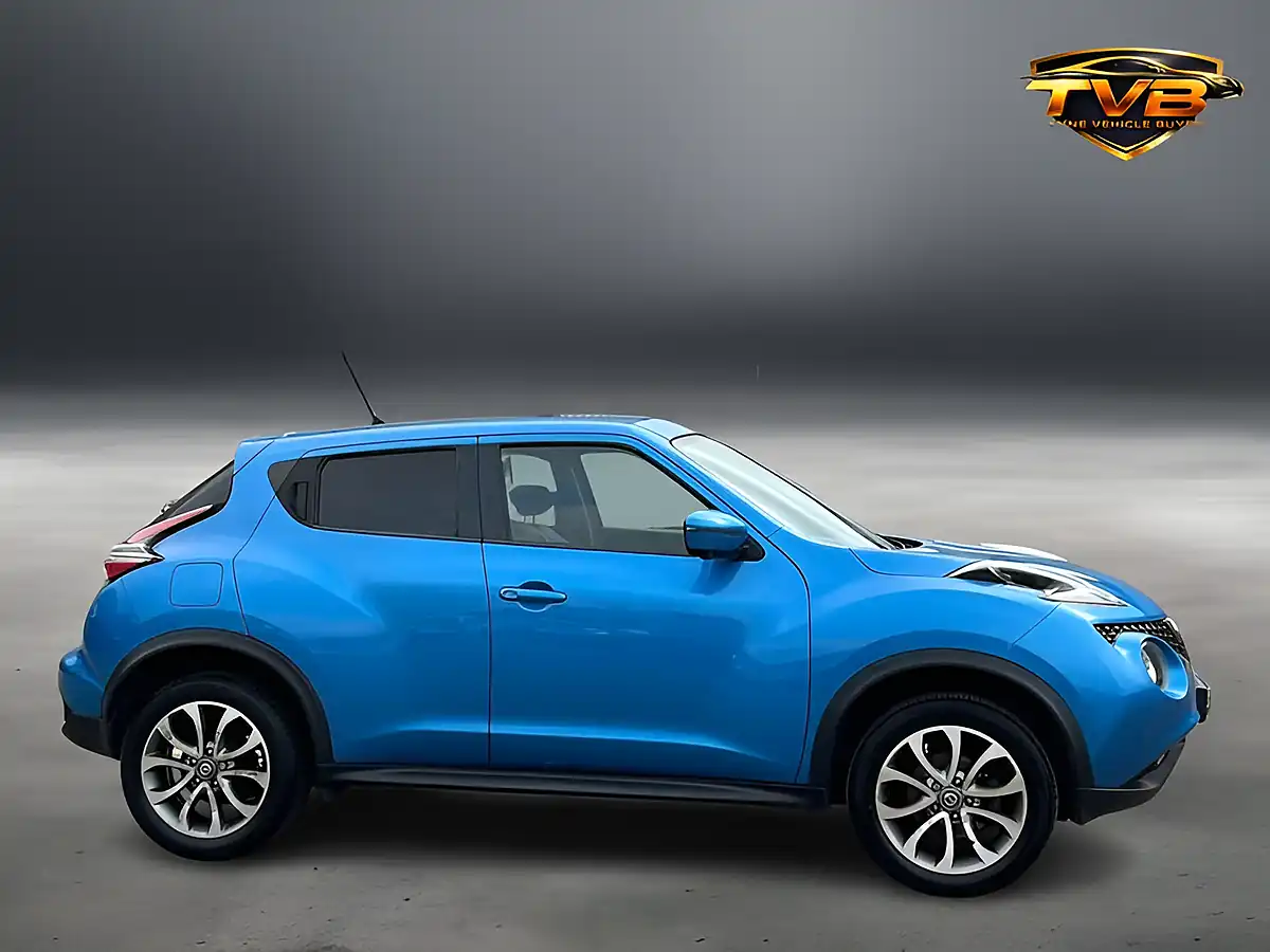 Used 2018 Nissan Juke Tekna Vivid Blue - Interior and Exterior details 17