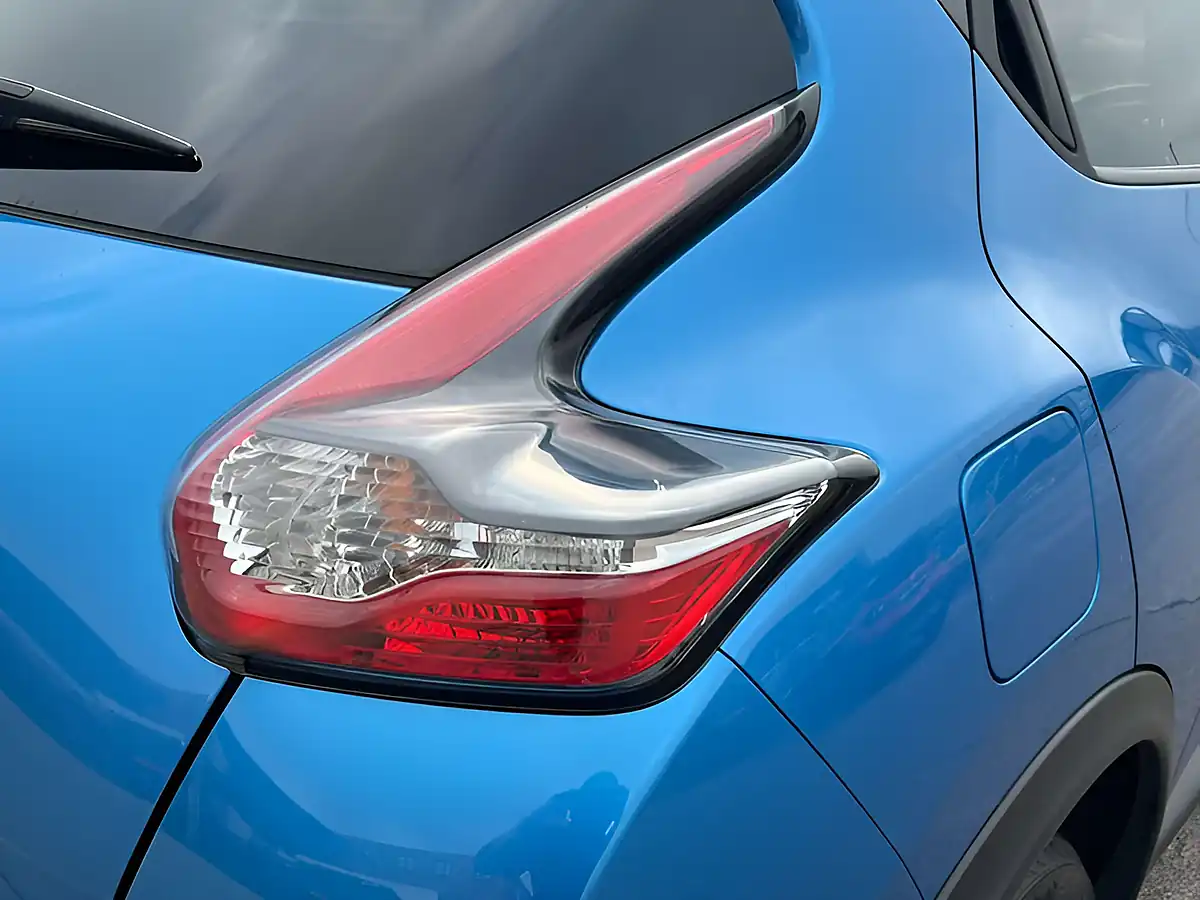 Used 2018 Nissan Juke Tekna Vivid Blue - Interior and Exterior details 19