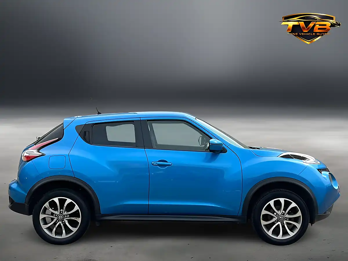 Used 2018 Nissan Juke Tekna Vivid Blue - Interior and Exterior details 2