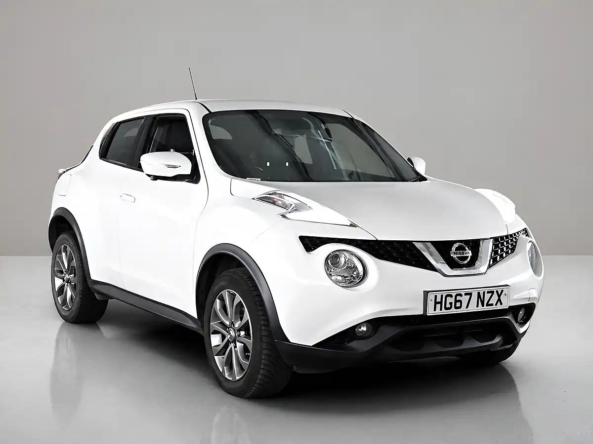 Used 2018 Nissan Juke Tekna White - Front View