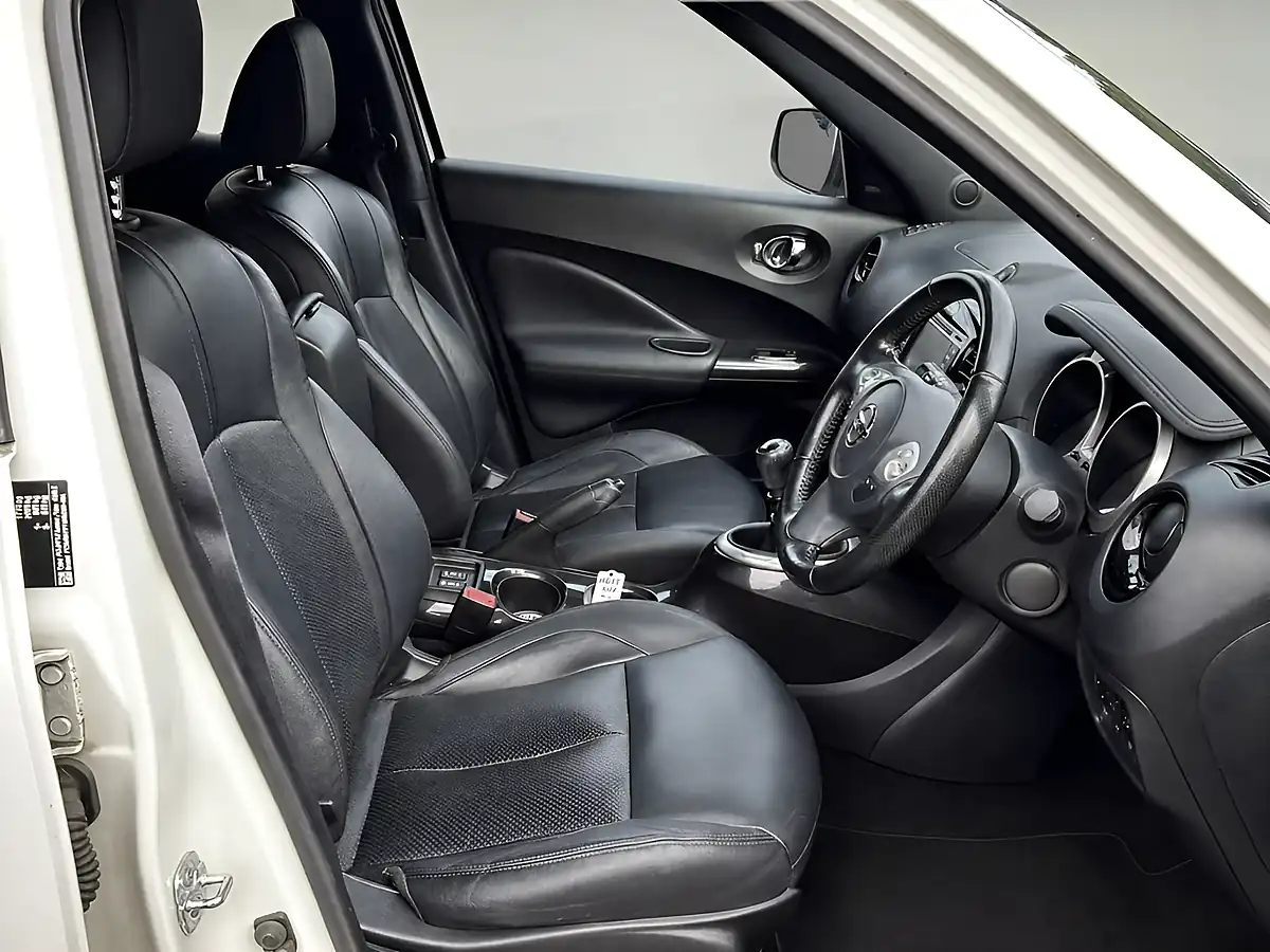 Used 2018 Nissan Juke Tekna White - Interior and Exterior details 4