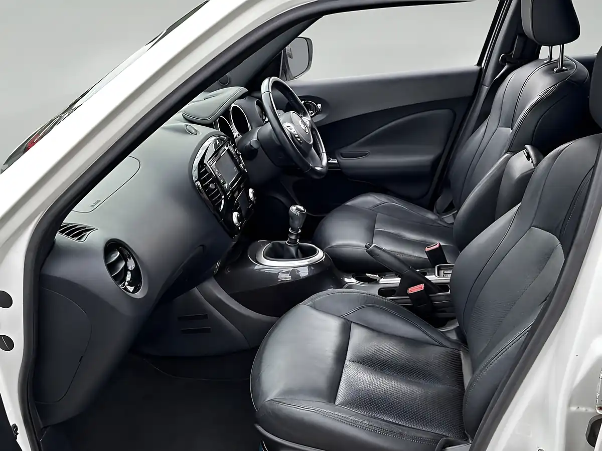 Used 2018 Nissan Juke Tekna White - Interior and Exterior details 5