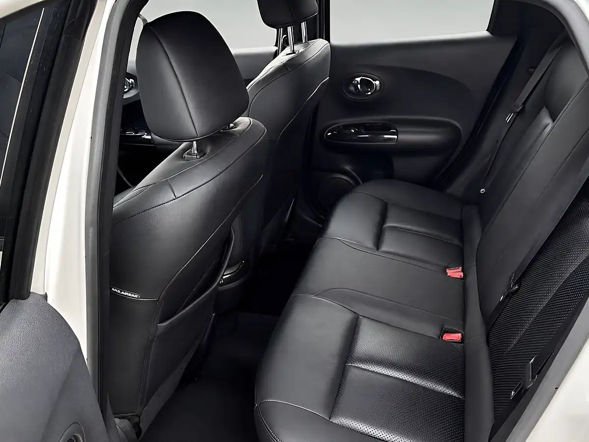 Used 2018 Nissan Juke Tekna White - Interior and Exterior details 7