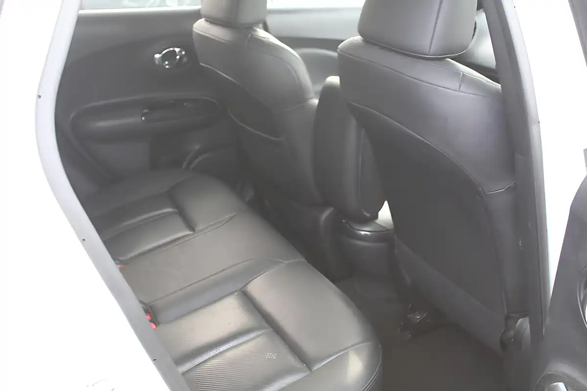 Used 2018 Nissan Juke Tekna White - Interior and Exterior details 4