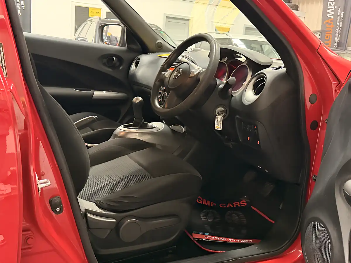 Used 2018 Nissan Juke Visia Red - Interior and Exterior details 14