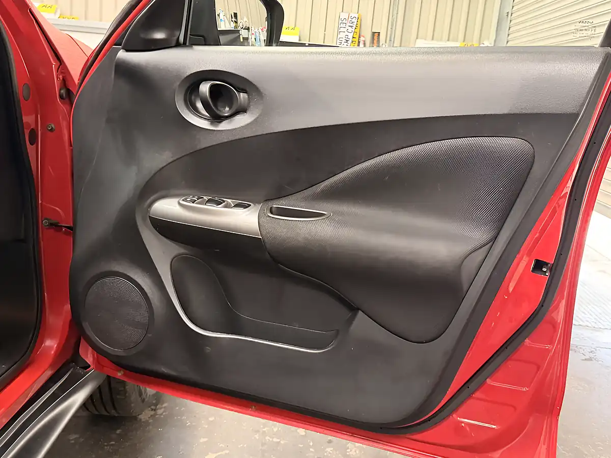 Used 2018 Nissan Juke Visia Red - Interior and Exterior details 15