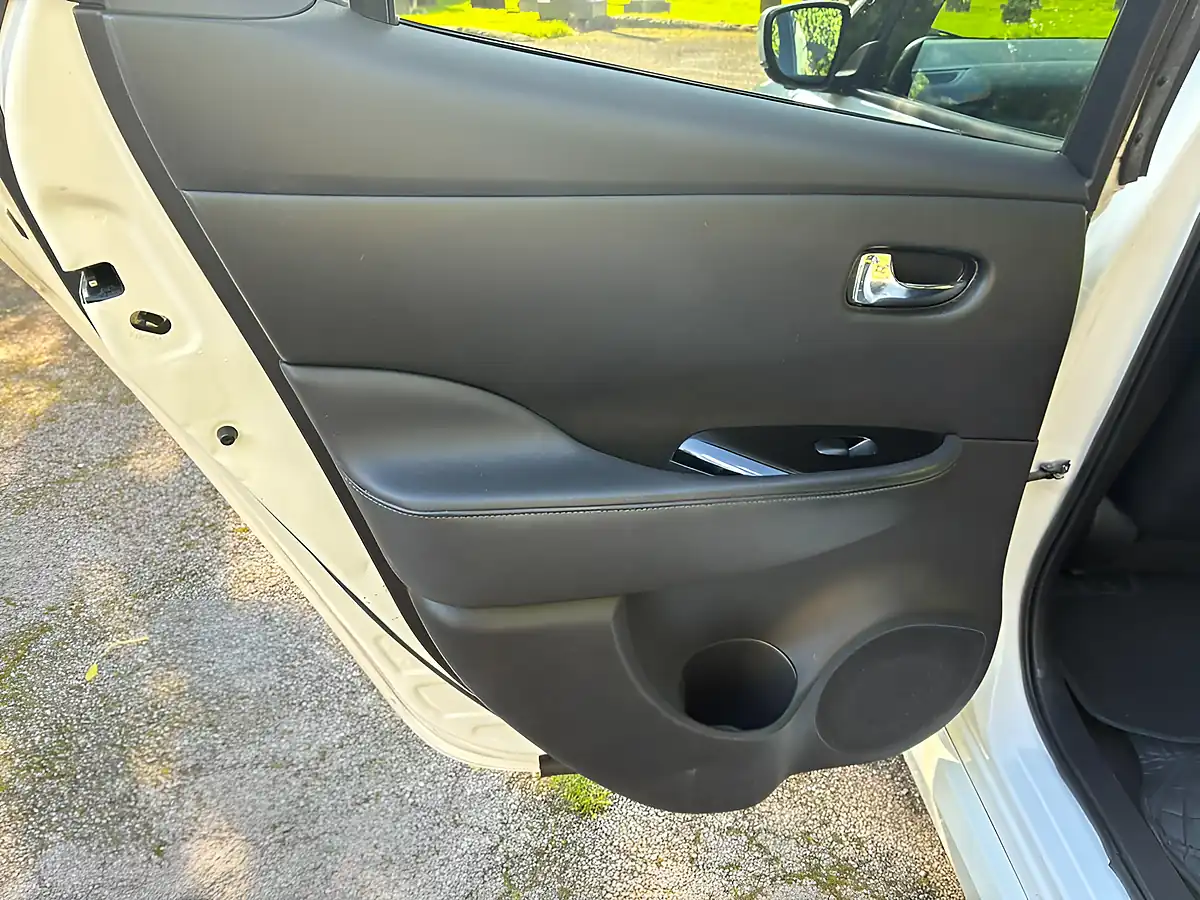 Used 2018 Nissan Leaf N-Connecta White - Interior and Exterior details 10