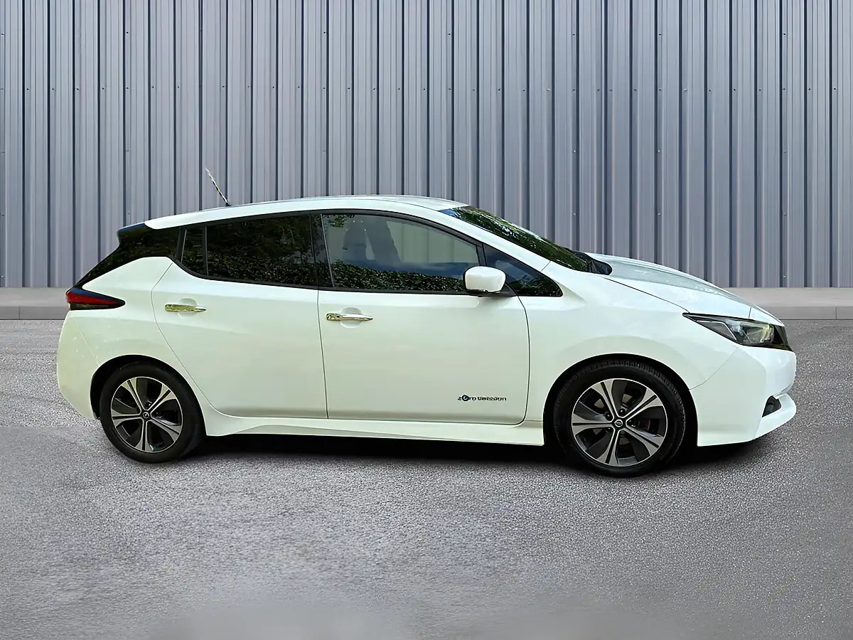 Used 2018 Nissan Leaf N-Connecta White - Interior and Exterior details 7