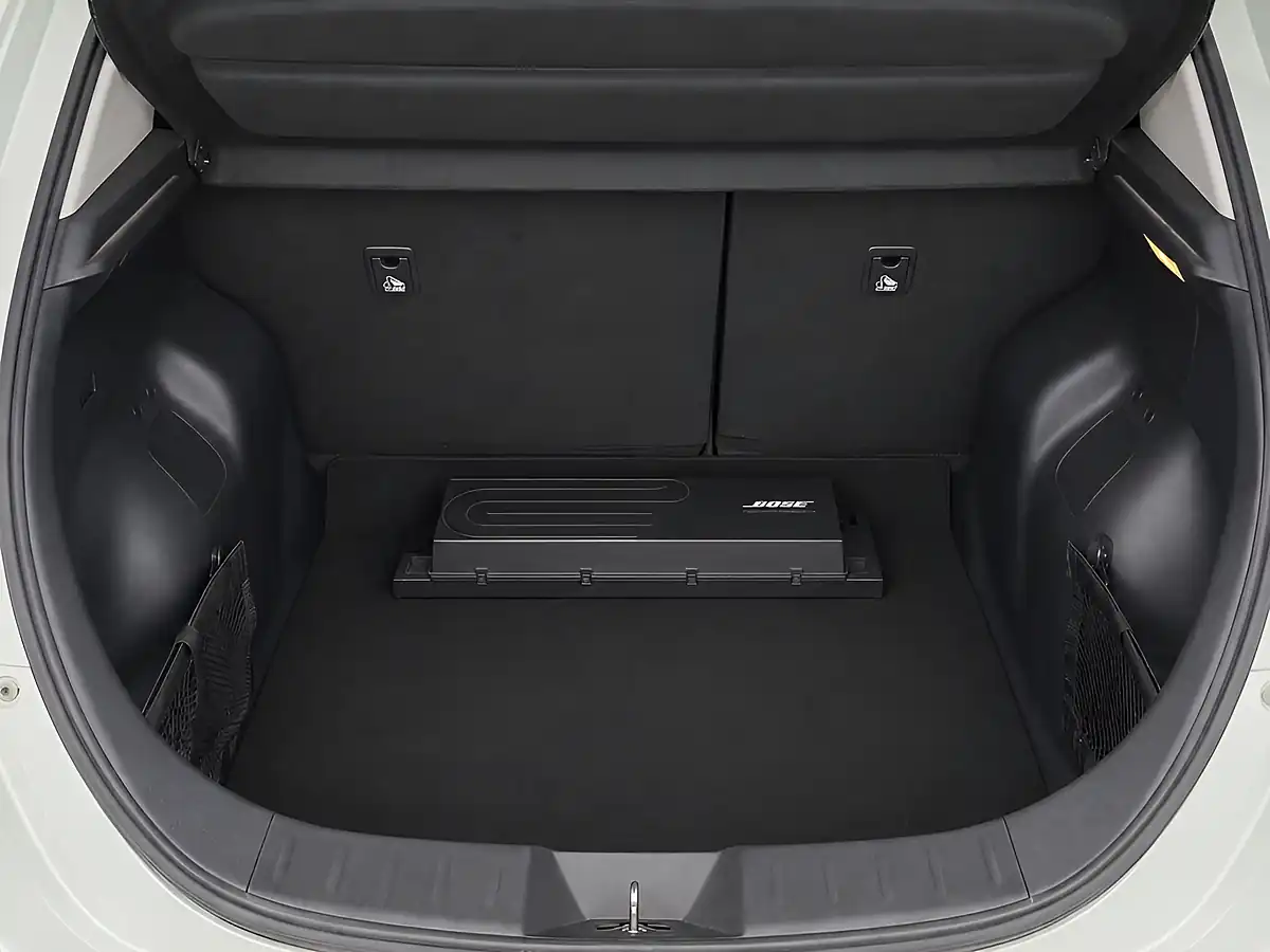Used 2018 Nissan Leaf Tekna Green - Interior and Exterior details 12