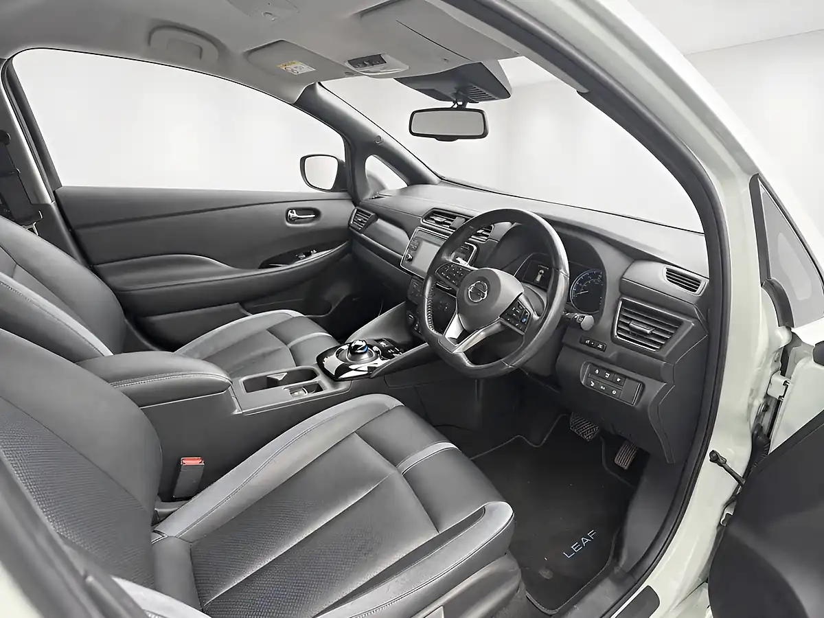 Used 2018 Nissan Leaf Tekna Green - Interior and Exterior details 7