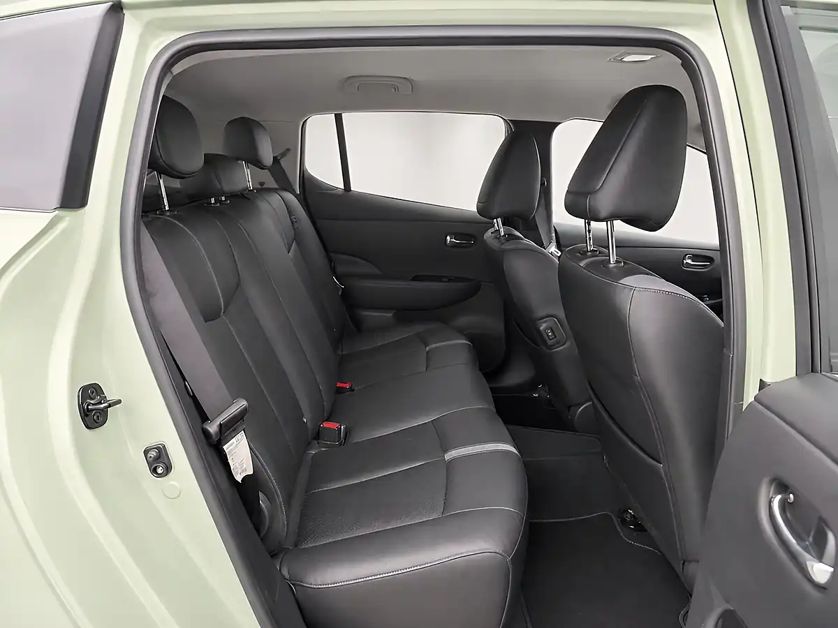 Used 2018 Nissan Leaf Tekna Green - Interior and Exterior details 9