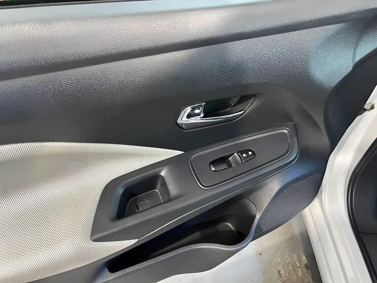 Used 2018 Nissan Micra Acenta White - Interior and Exterior details 15