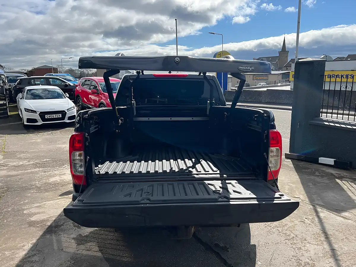 Used 2018 Nissan Navara Tekna Black - Interior and Exterior details 15