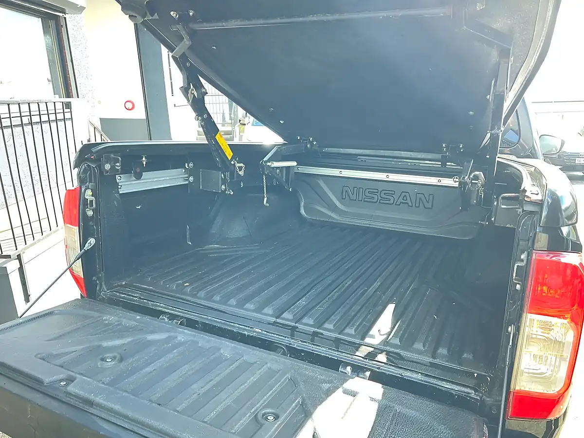 Used 2018 Nissan Navara Tekna Black - Interior and Exterior details 17