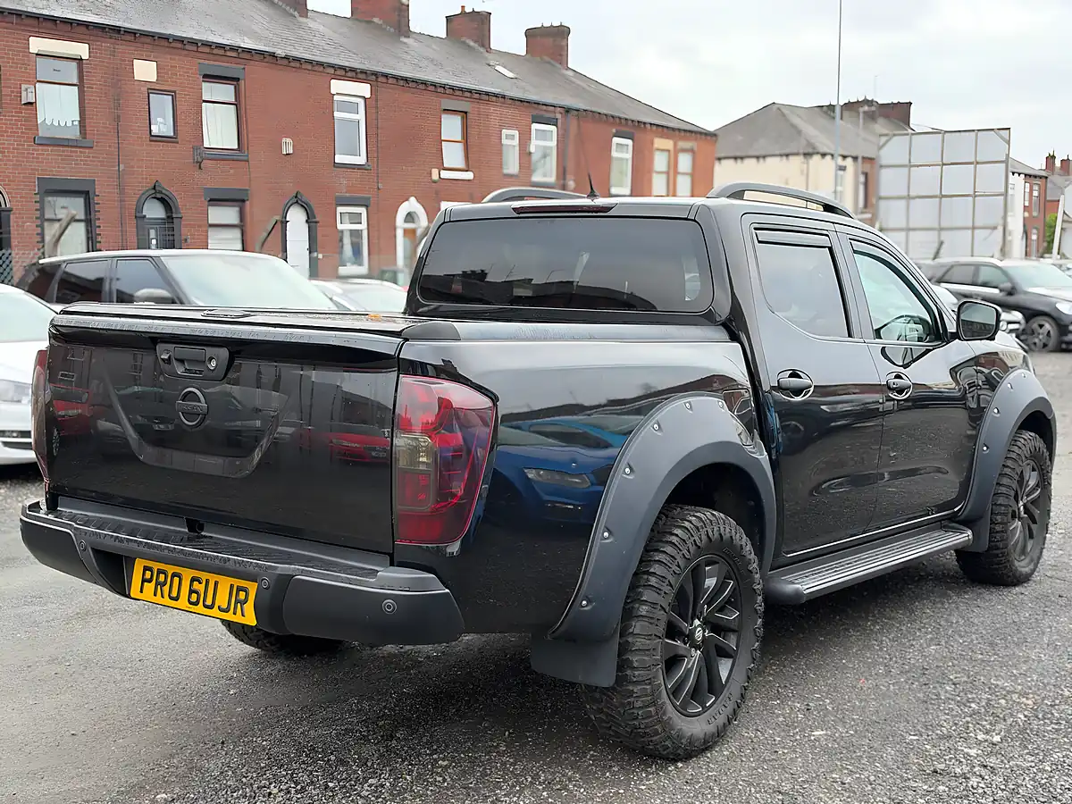 Used 2018 Nissan Navara Tekna Black - Interior and Exterior details 4