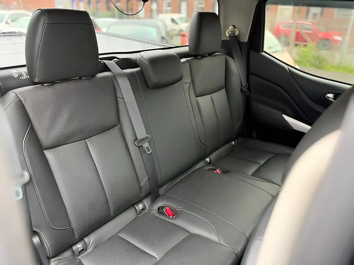 Used 2018 Nissan Navara Tekna Black - Interior and Exterior details 8