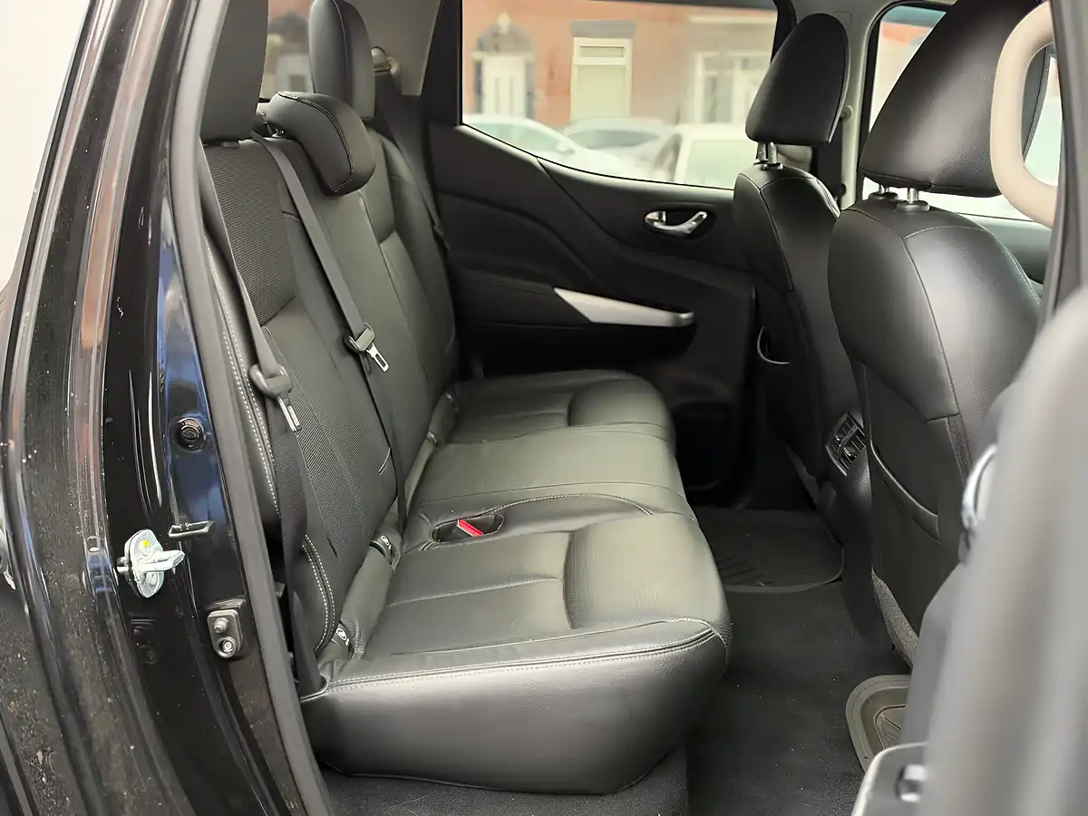 Used 2018 Nissan Navara Tekna Black - Interior and Exterior details 9