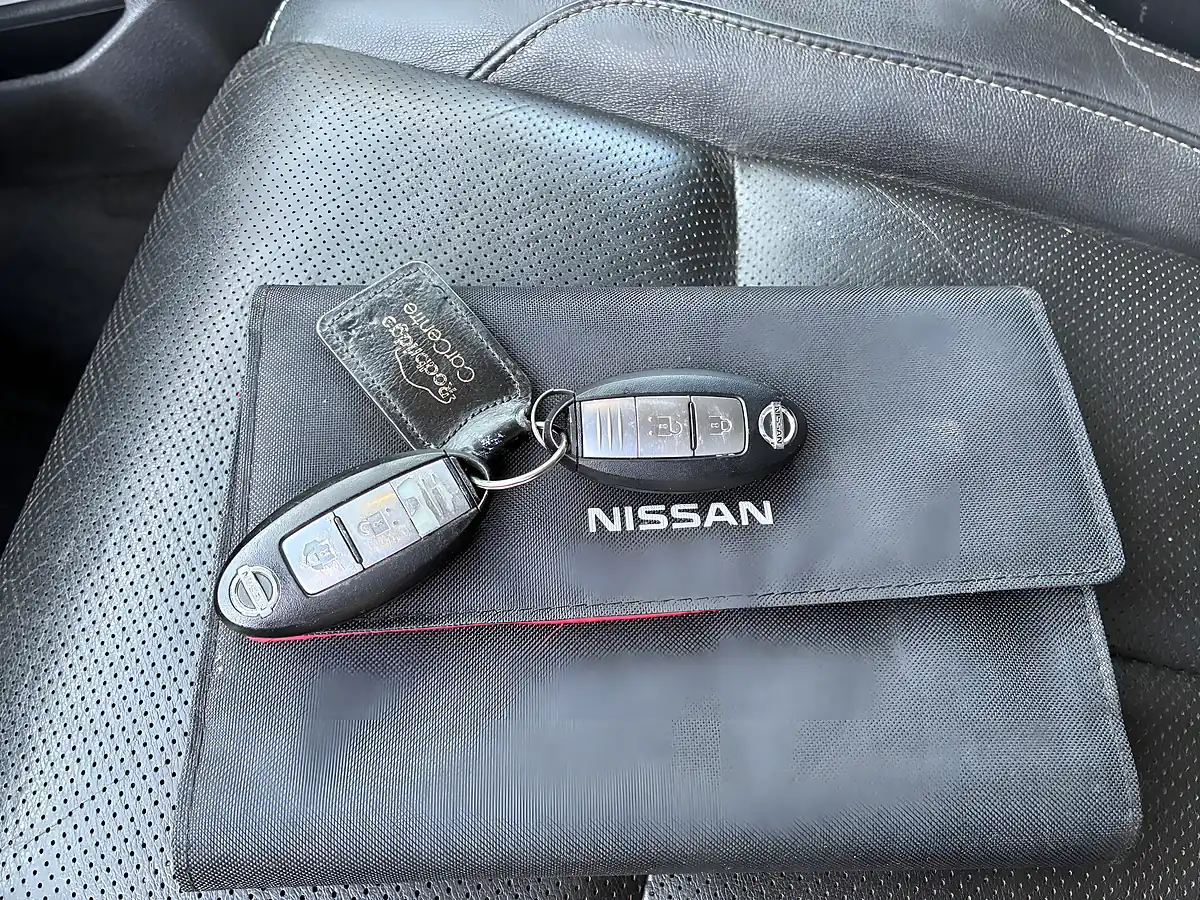 Used 2018 Nissan Navara Tekna Green - Interior and Exterior details 11