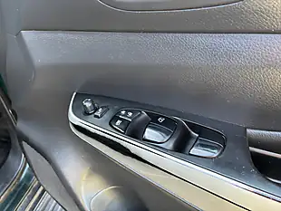 Used 2018 Nissan Navara Tekna Green - Interior and Exterior details 12