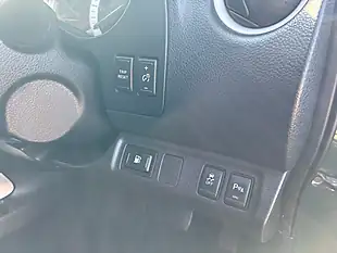 Used 2018 Nissan Navara Tekna Green - Interior and Exterior details 14