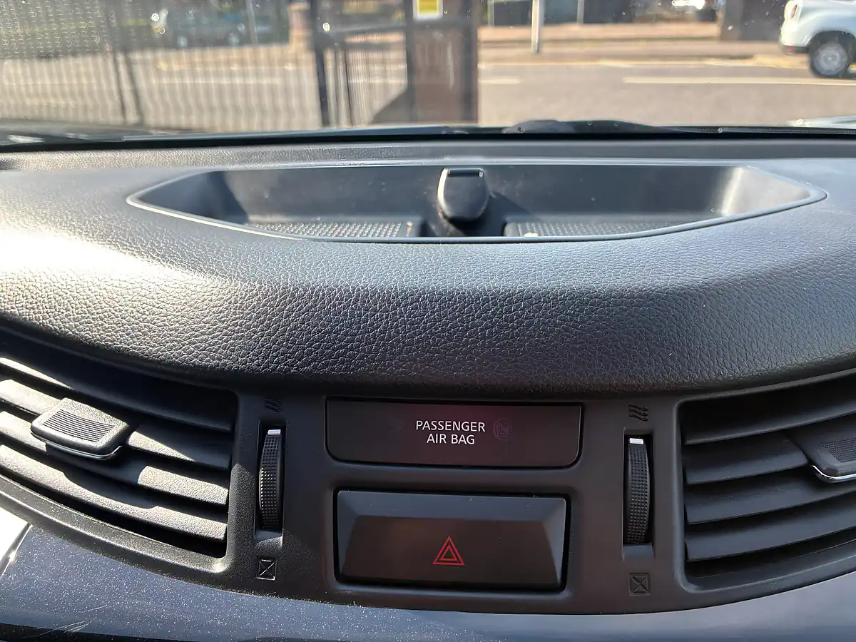 Used 2018 Nissan Navara Tekna Green - Interior and Exterior details 18