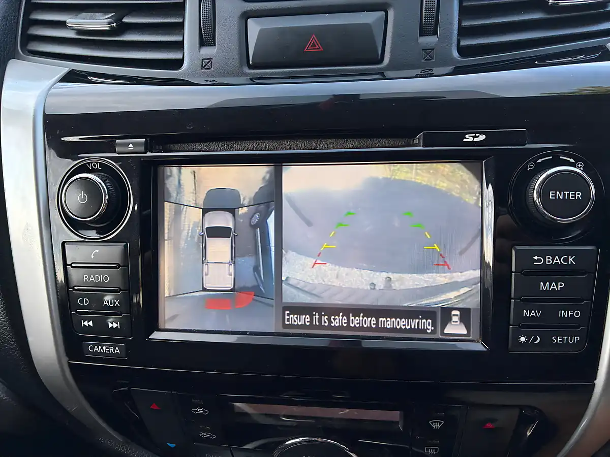 Used 2018 Nissan Navara Tekna Green - Interior and Exterior details 19