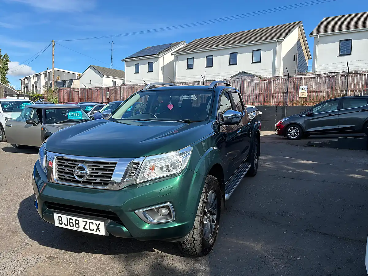 Used 2018 Nissan Navara Tekna Green - Interior and Exterior details 2