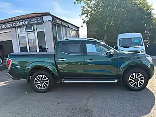 Used 2018 Nissan Navara Tekna Green - Interior and Exterior details 4