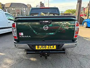 Used 2018 Nissan Navara Tekna Green - Interior and Exterior details 5