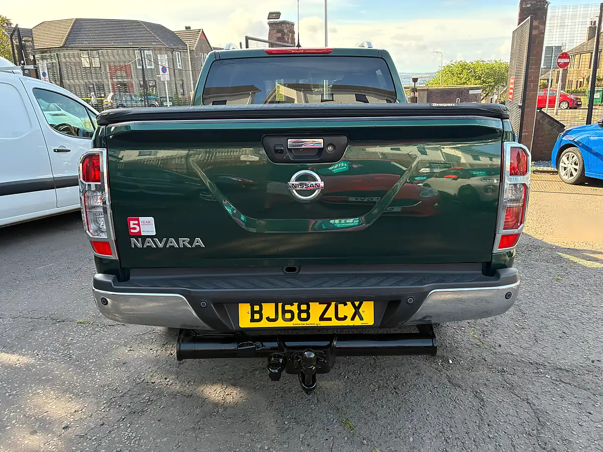 Used 2018 Nissan Navara Tekna Green - Interior and Exterior details 5