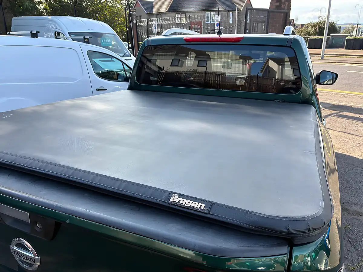 Used 2018 Nissan Navara Tekna Green - Interior and Exterior details 8