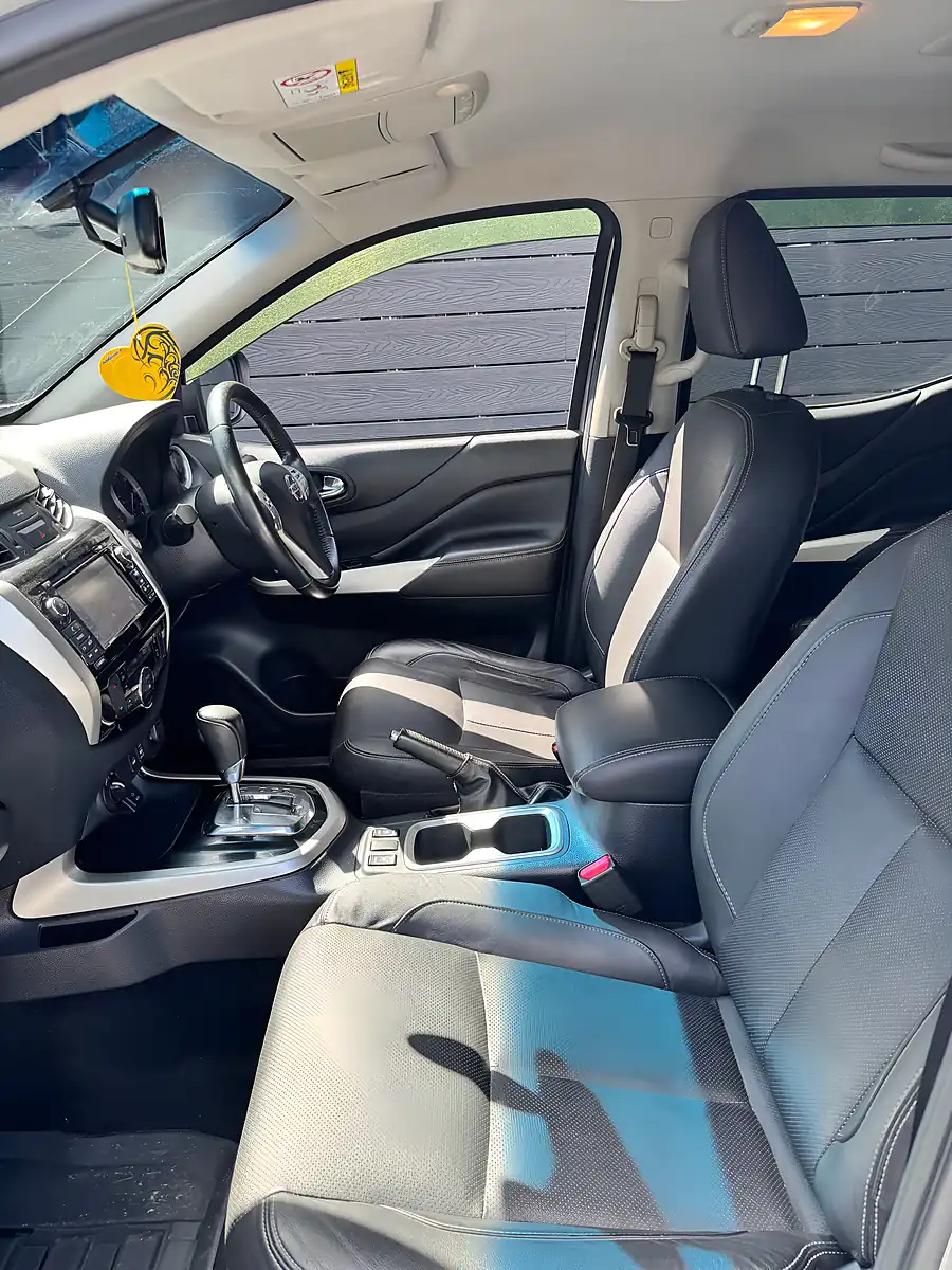 Used 2018 Nissan Navara Tekna Grey - Interior and Exterior details 10